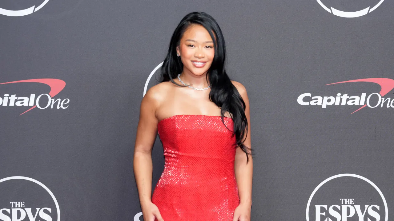 Suni Lee makes a statement in all-white US Open outfit