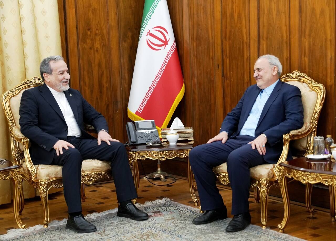 Araghchi meets ambassador of Iran to Pakistan