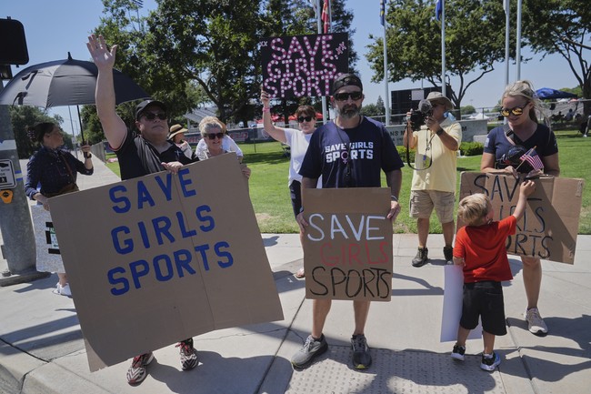 File Under 'Only in a Blue City' — Portland Bar Ejects Patrons for Wearing Women's Sports Shirts
