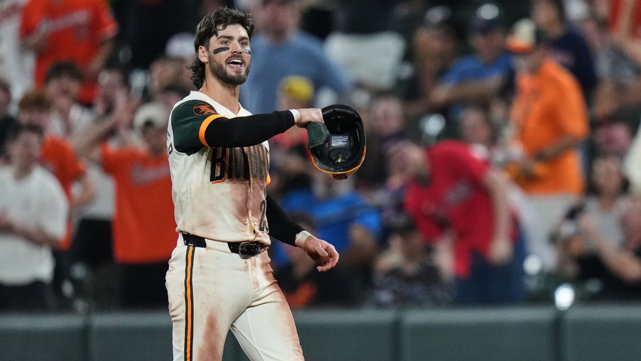 Orioles put Alexander on injured list; hope Henderson avoids similar fate