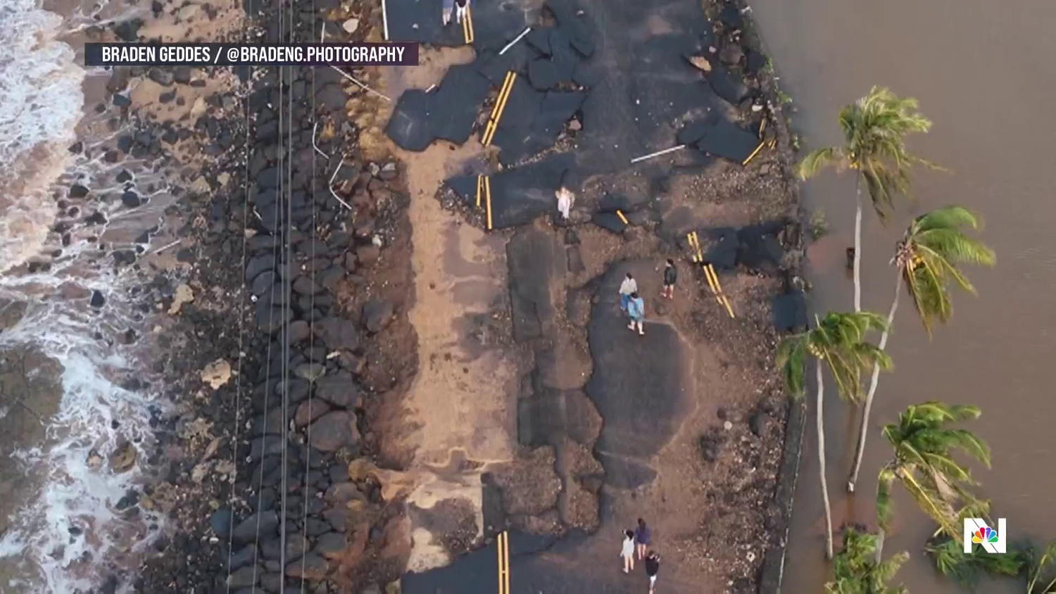 Hurricane carves path of destruction in Hawaii