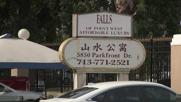 ‘Something needs to be done’: Families with young children left without power at Sharpstown apartments