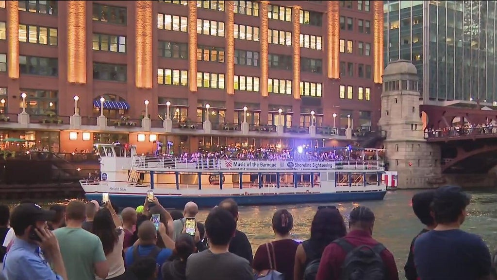 Chicago River concert featuring Music of the Baroque draws large crowd