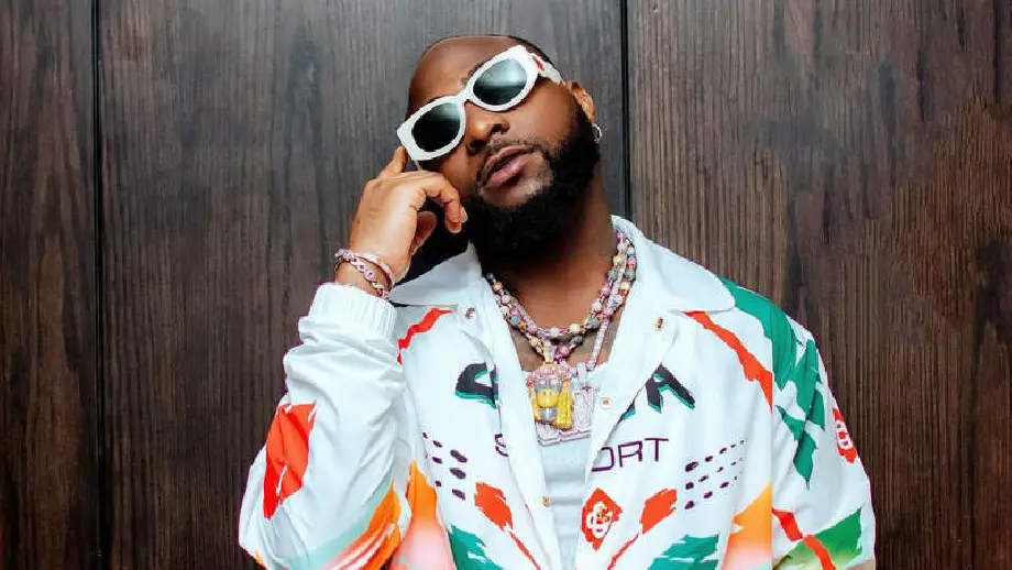 Singer Davido sternly warns those trying to move like him