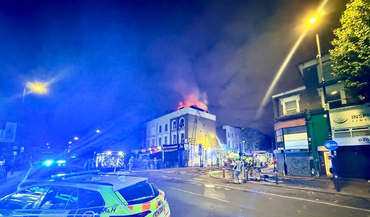 Finsbury Park fire drama: Man rescued from roof of blazing building in north London