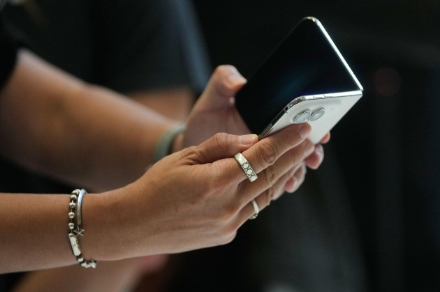 Would you pay more than €1k for a phone?