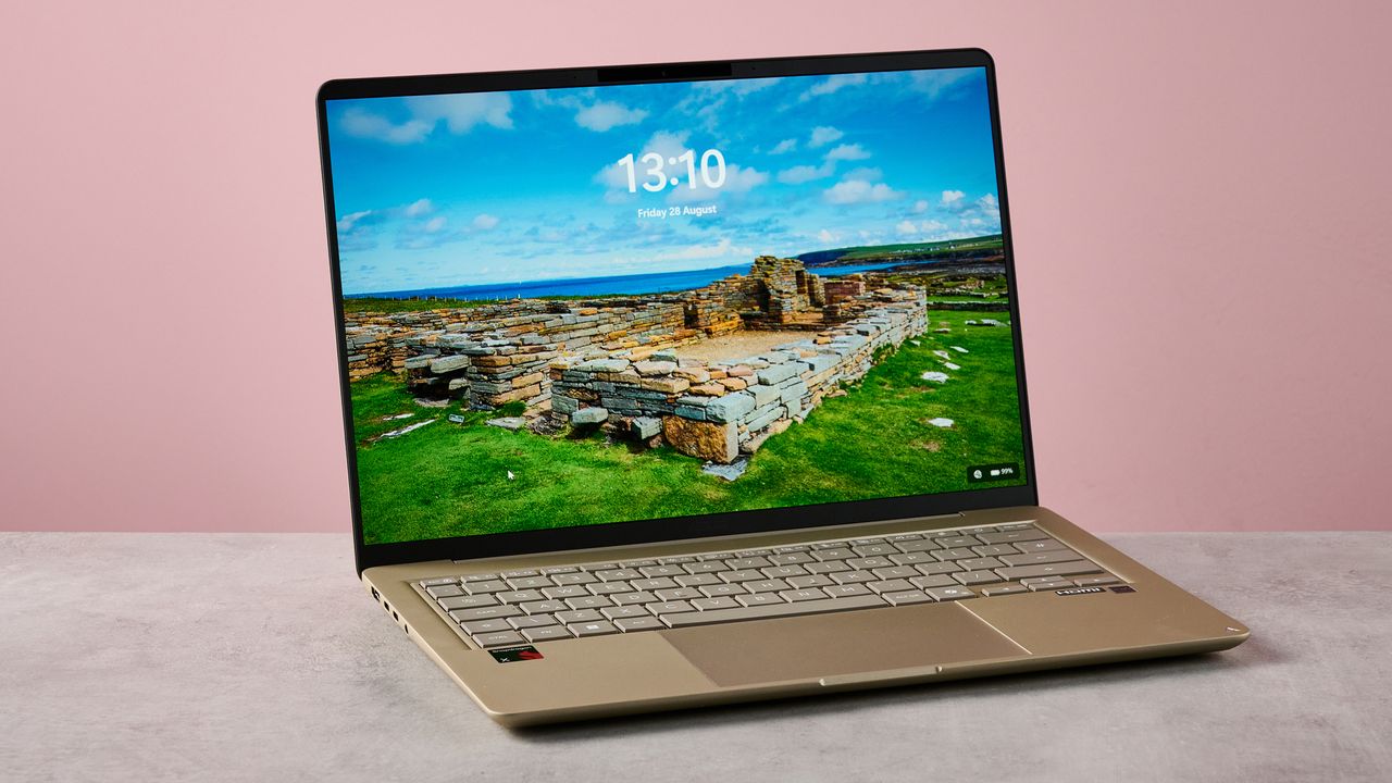 I tested the new Zenbook 14 and it impressed me with its light yet solid build — but I don’t think it’s Asus’ best ultraportable