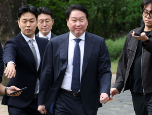 SK Group chief visits AI data center under construction in Ulsan