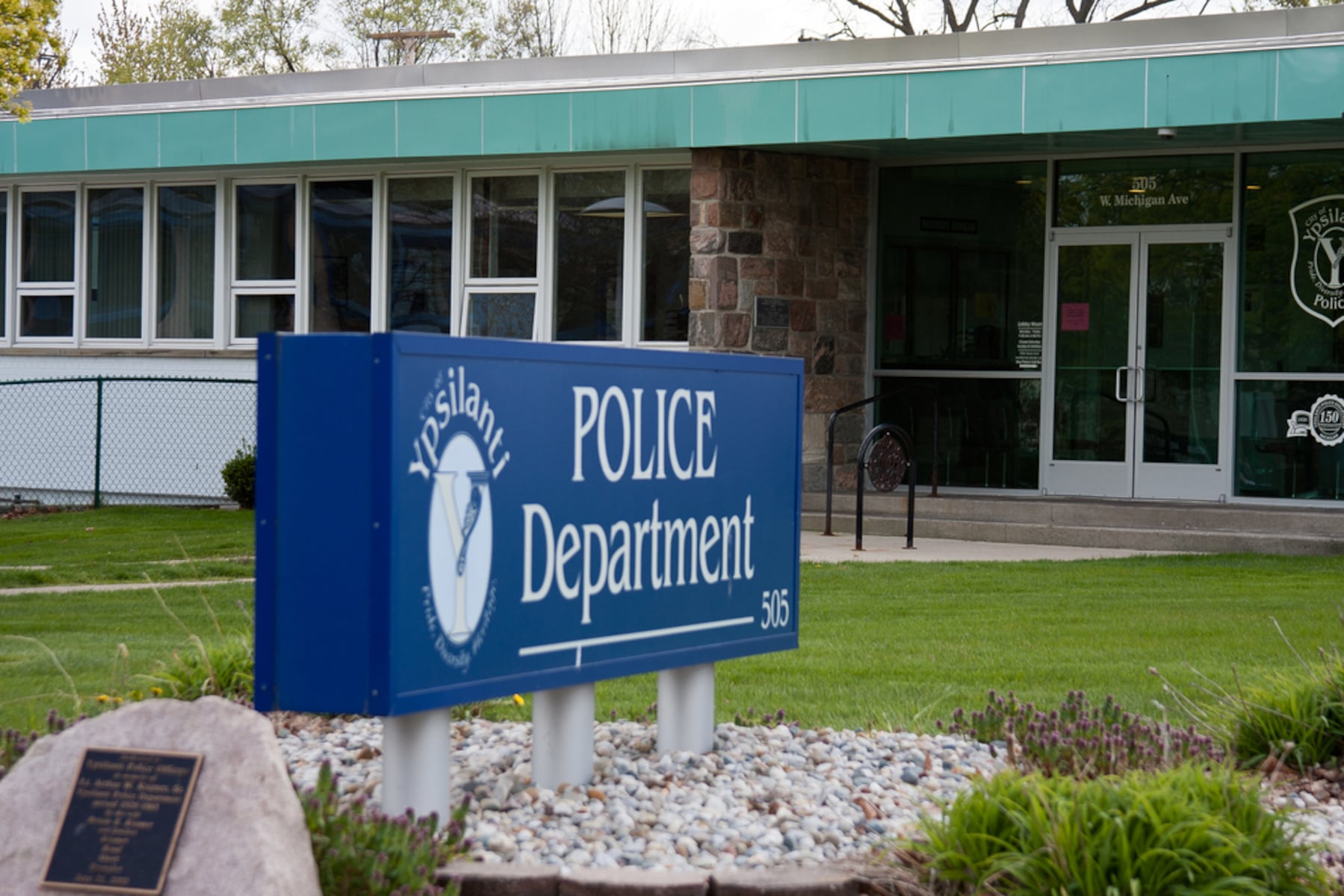 Man stabbed in chest in Ypsilanti