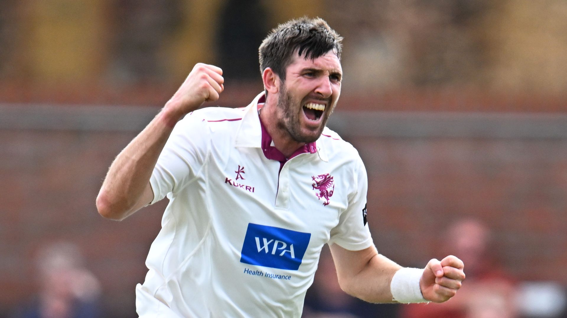 Overton, Leach help Somerset remain top with crushing win at Leicestershire