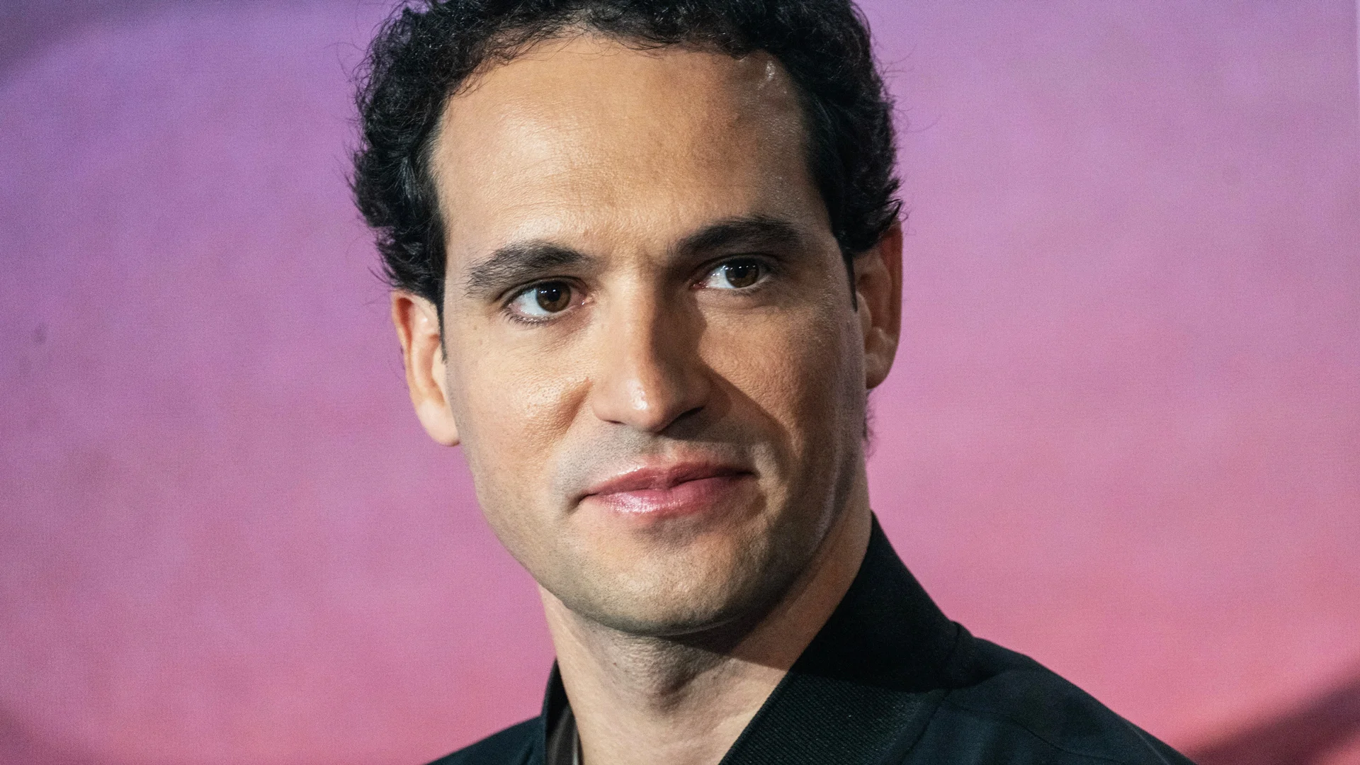 WHOOP CEO Says AI Won’t Kill Entry-Level Jobs. He’s Hiring College Grads to Prove It