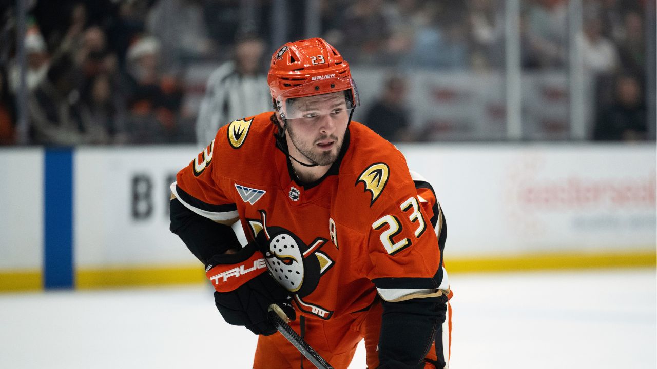 Blues’ Mason McTavish carrying chip after trade from Ducks