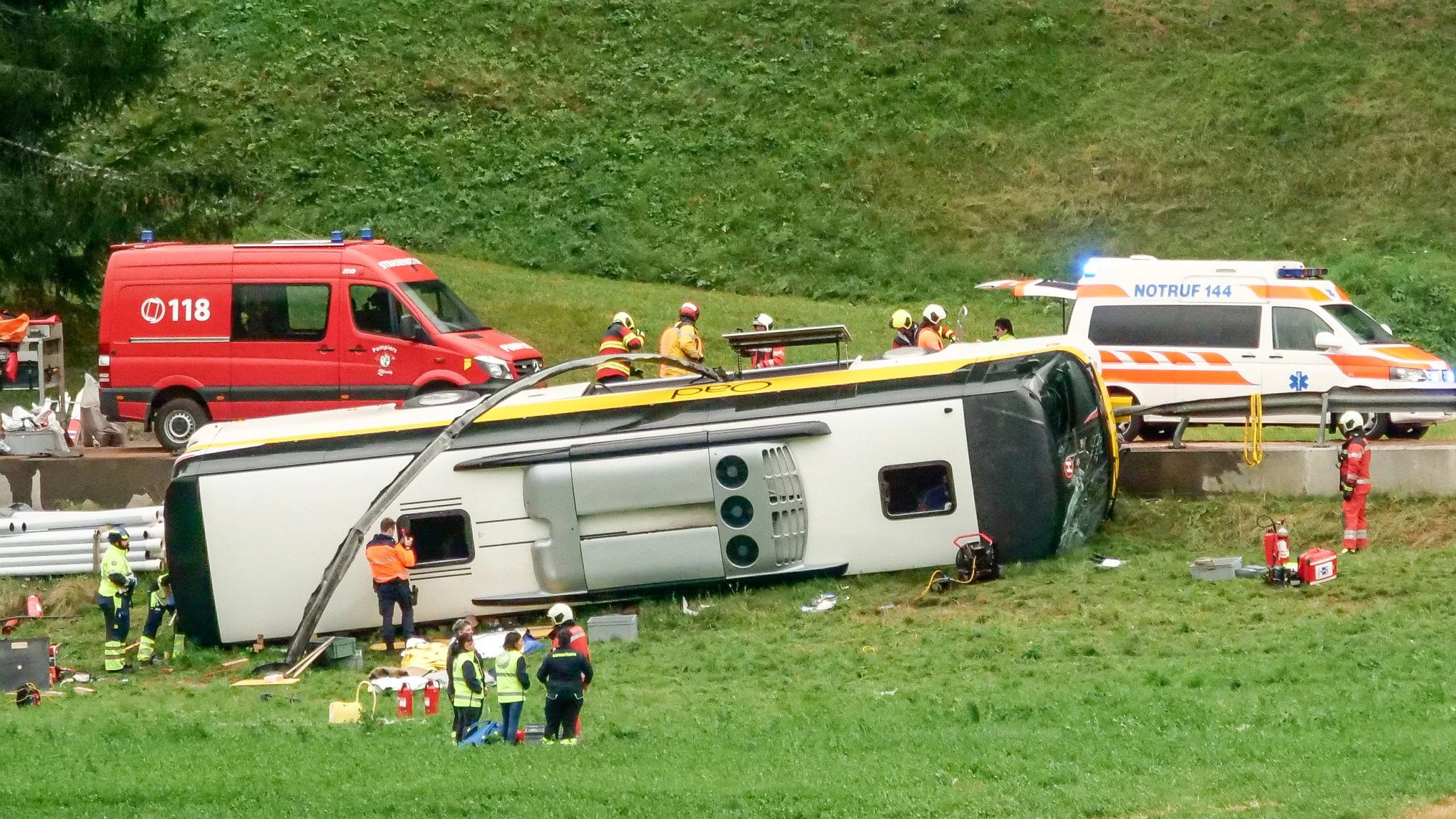 Schweiz: Mehrere Tote und Verletzte bei Busunglück in Graubünden