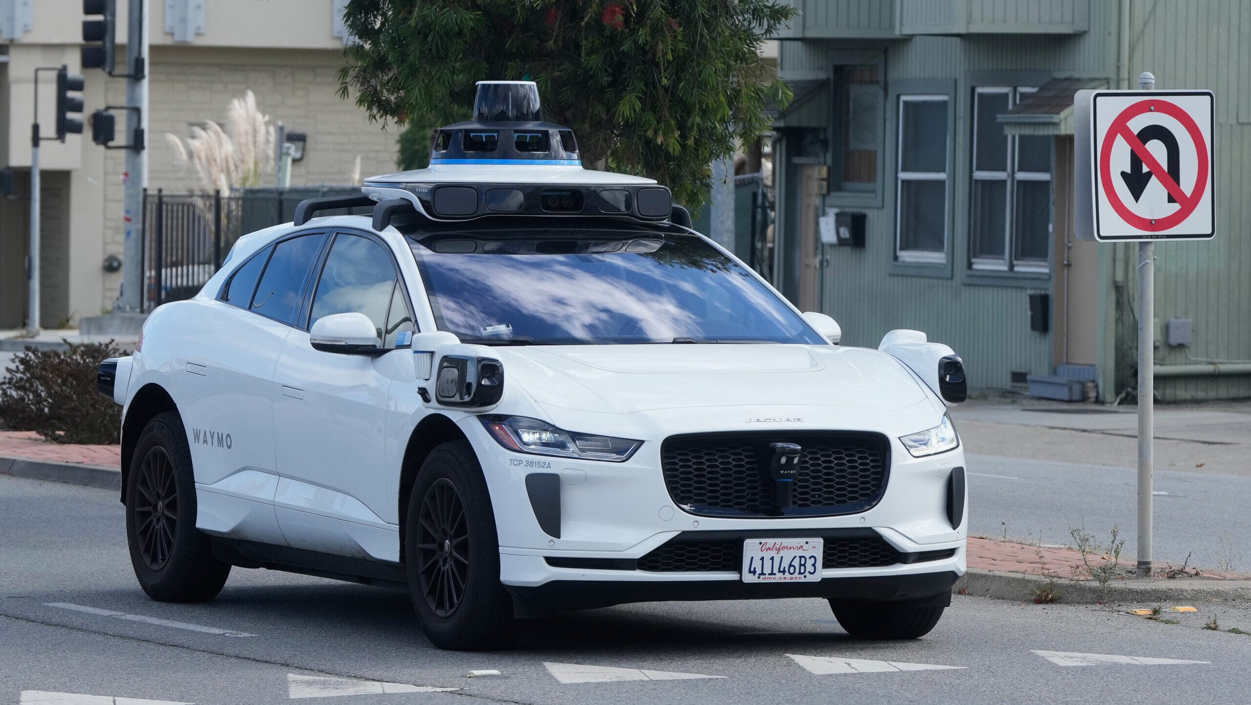 Minneapolis may require a person in every self-driving car to protect jobs
