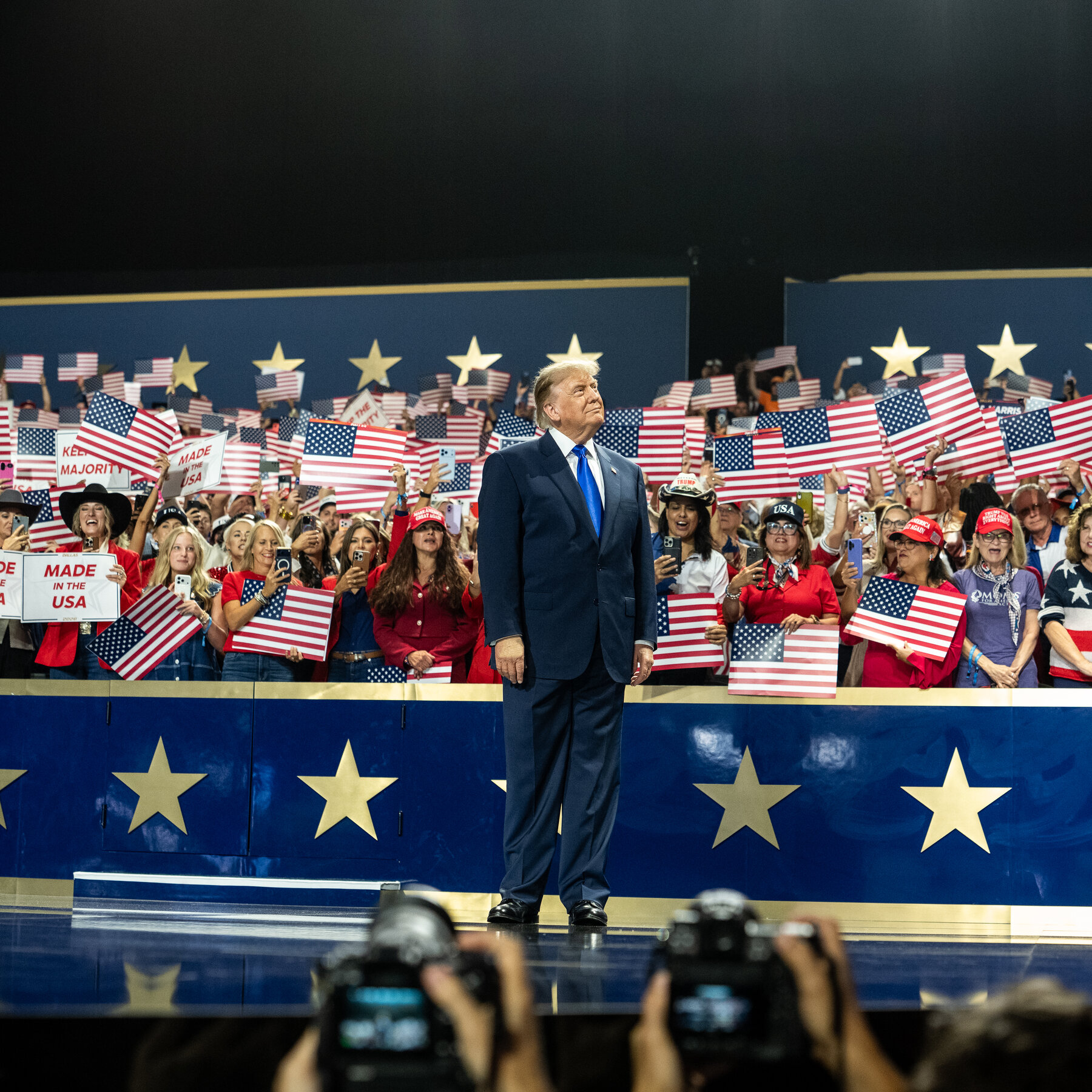 As tough midterms loom, the president hosts a ‘Trump-a-palooza.’