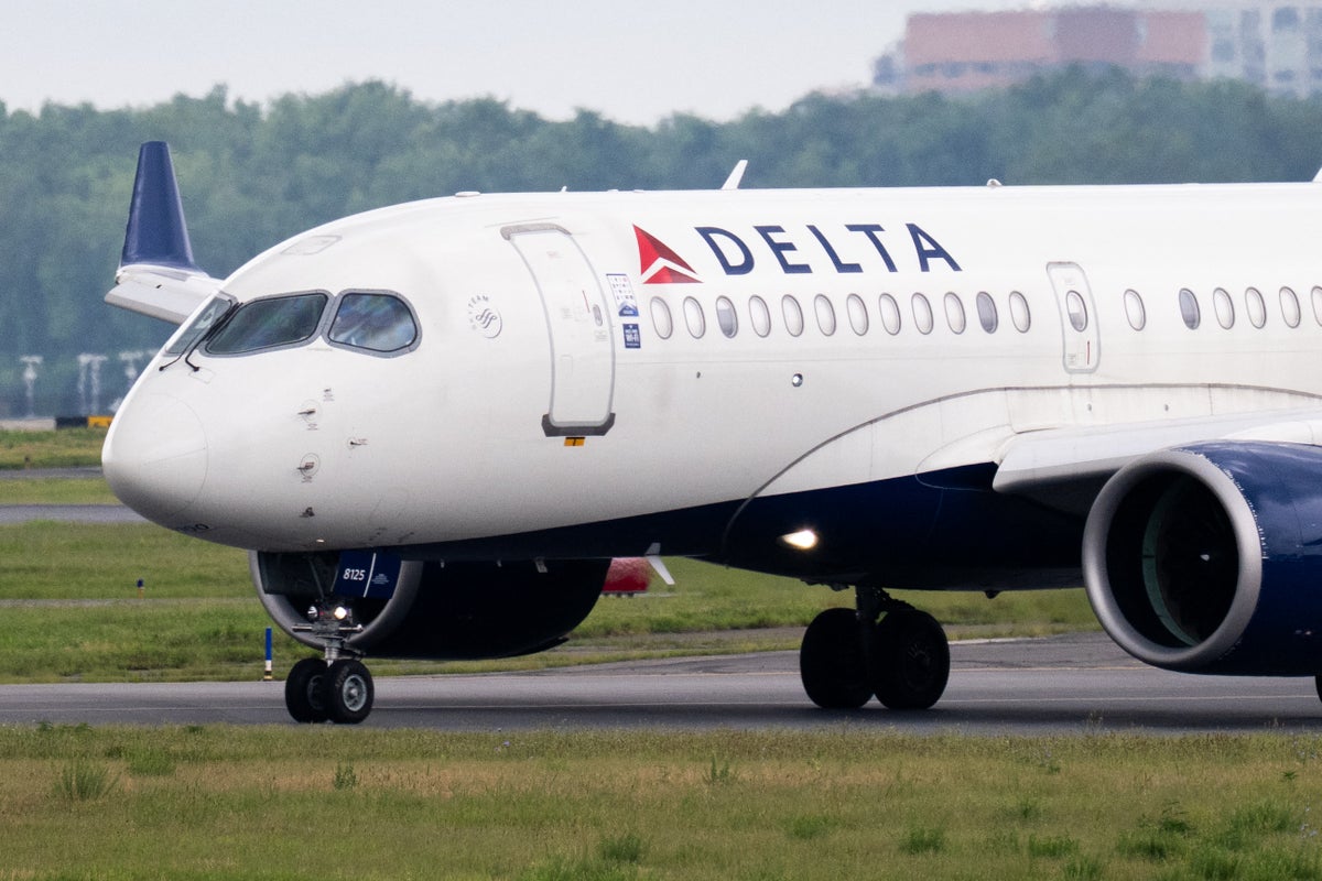 Delta flight plunged 27,000 feet in just 10 minutes after pressurization issue forced emergency landing