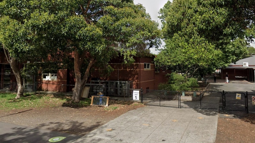 Imitation gun found in Melbourne primary school playground