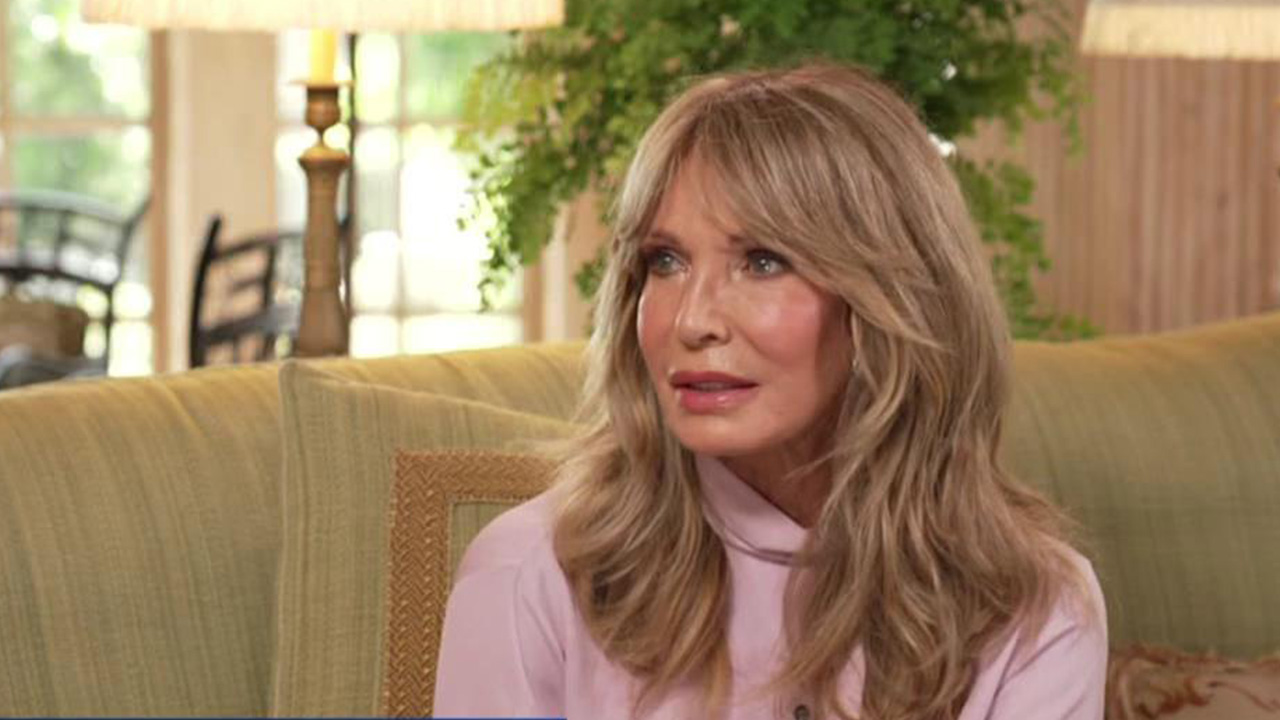 Original 'Charlie's Angels' star Jaclyn Smith shares the scary side of fame in new memoir
