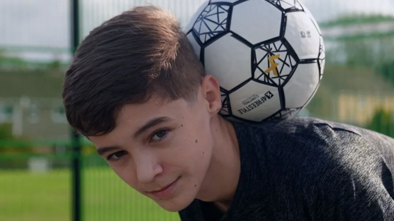 Welsh teen taught himself football freestyle on YouTube; now holds 5 world records