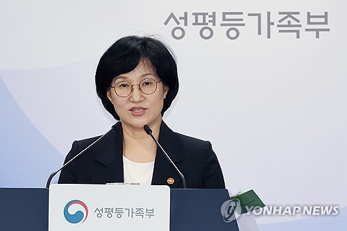 (LEAD) Gender minister says Google must take responsibility for any legal violations over data leak