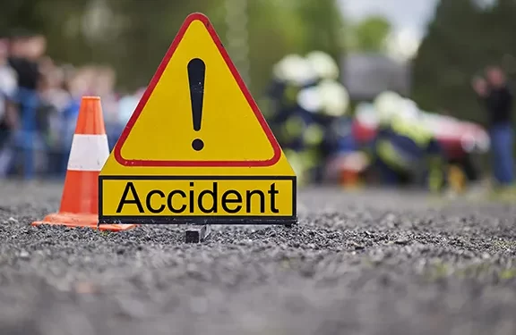 One dead, several injured as tipper truck crashes into vehicles, shops in Kumasi