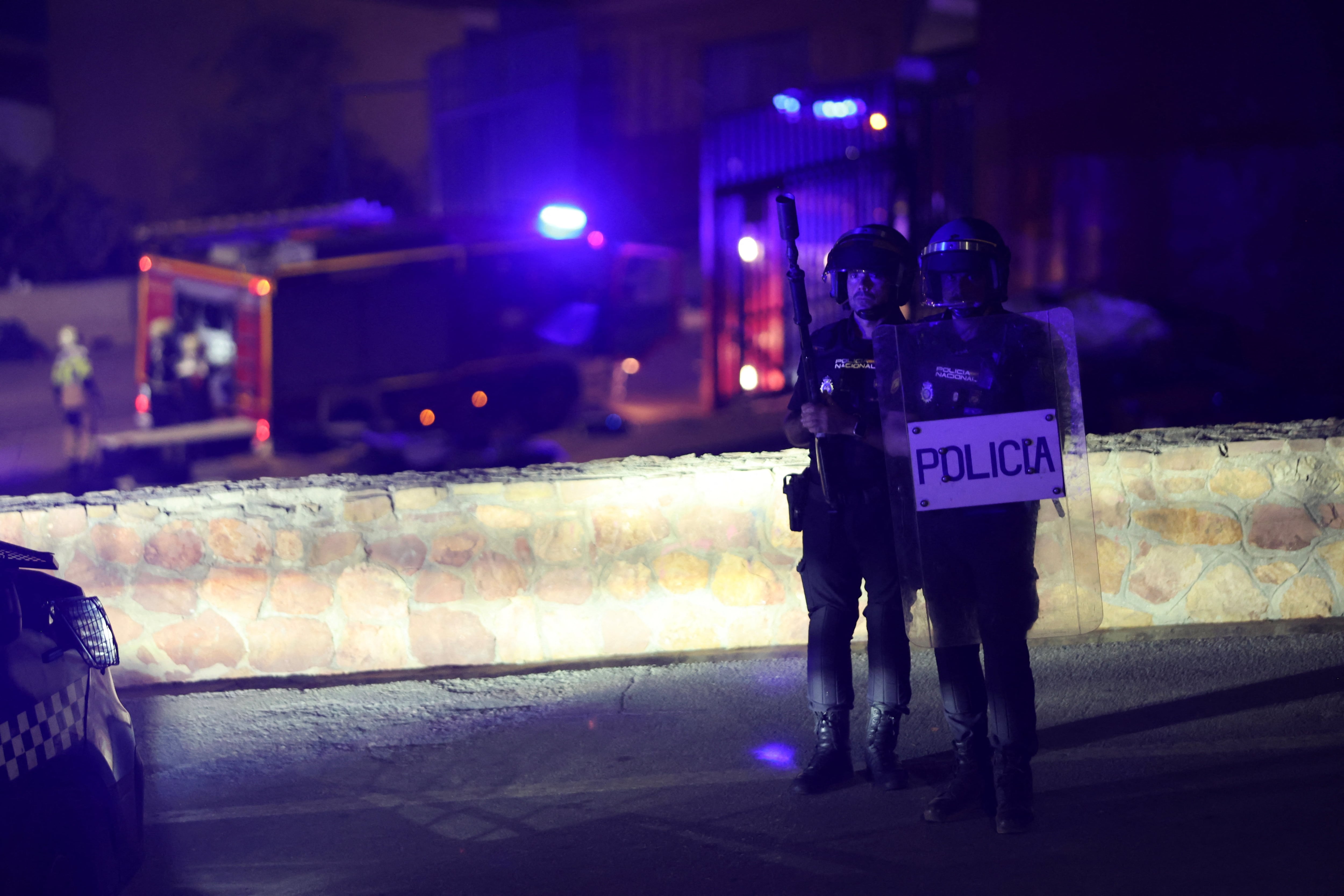Al menos 40 tiendas de migrantes incendiadas en las Naves del Tarajal