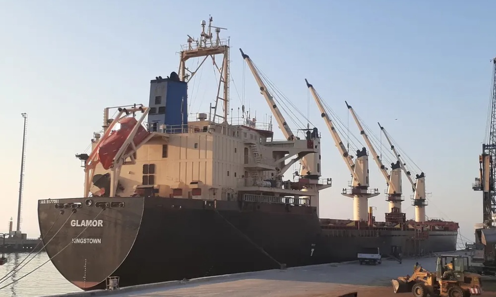 Pirates board ship off Yemen