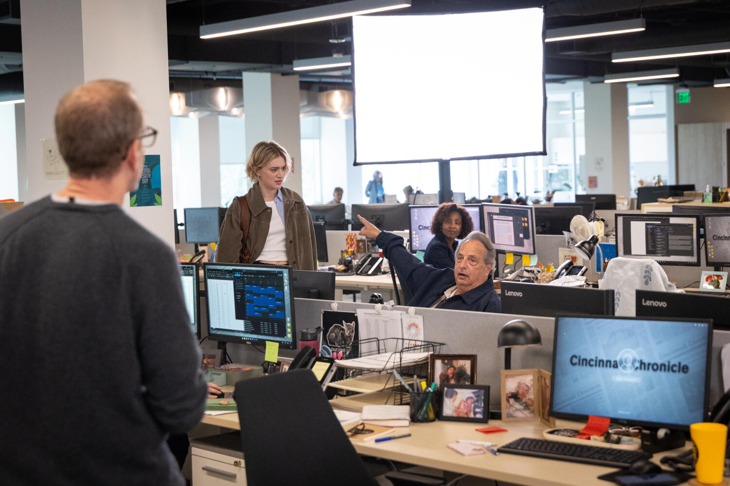 'The Paper' visits the paper: How a Cincinnati newsroom in Season 2 was made in L.A.