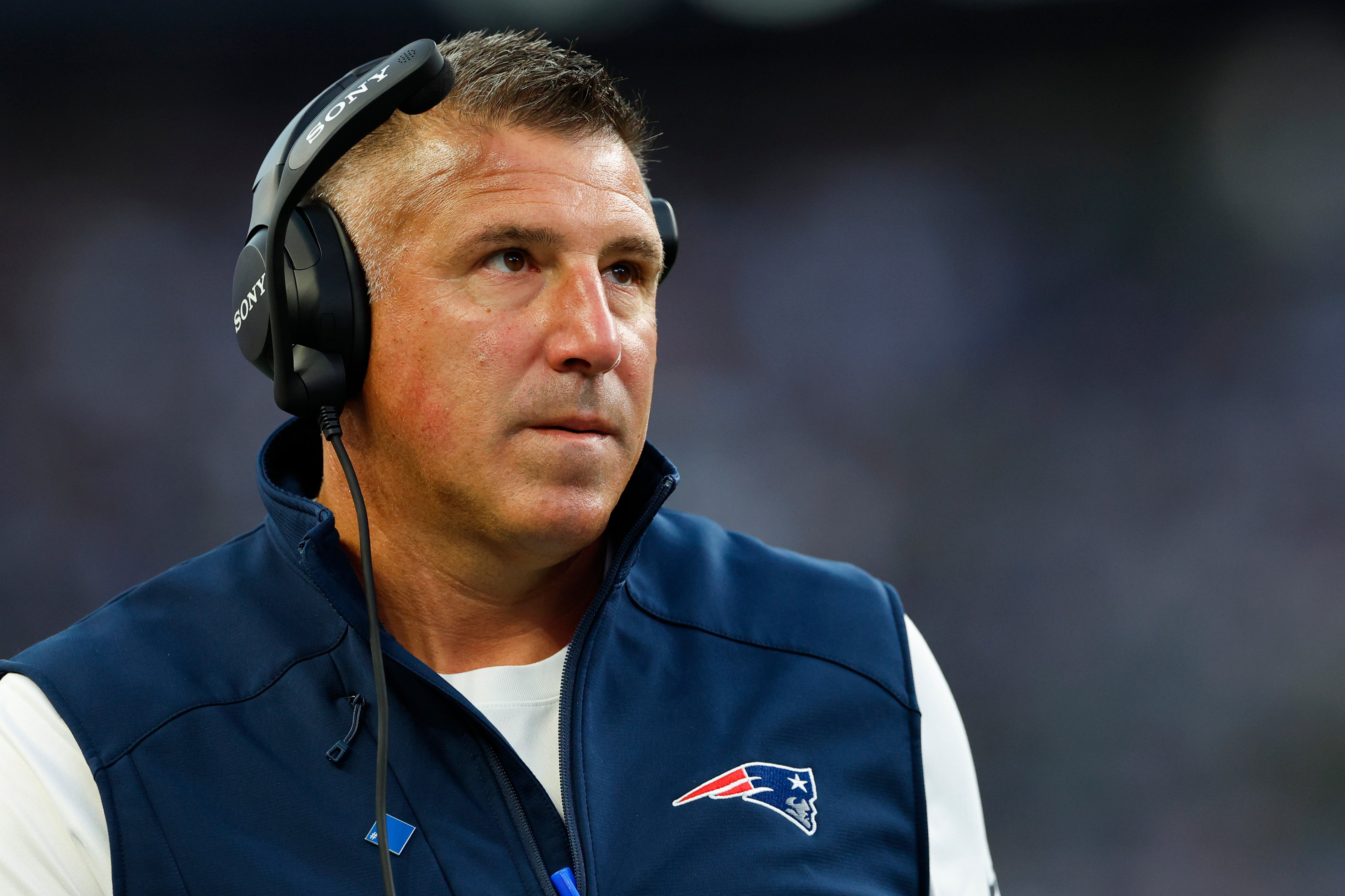 Mike Vrabel reaffirms his trust in quarterback Drake Maye despite turnover-filled fourth quarter in loss to Seahawks