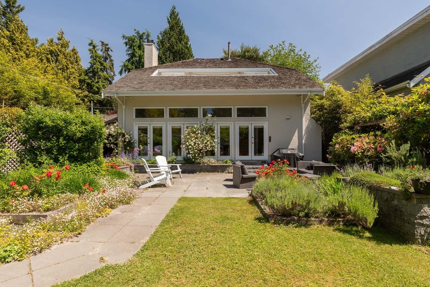 Vancouver home gets multiple offers but still sells under asking price