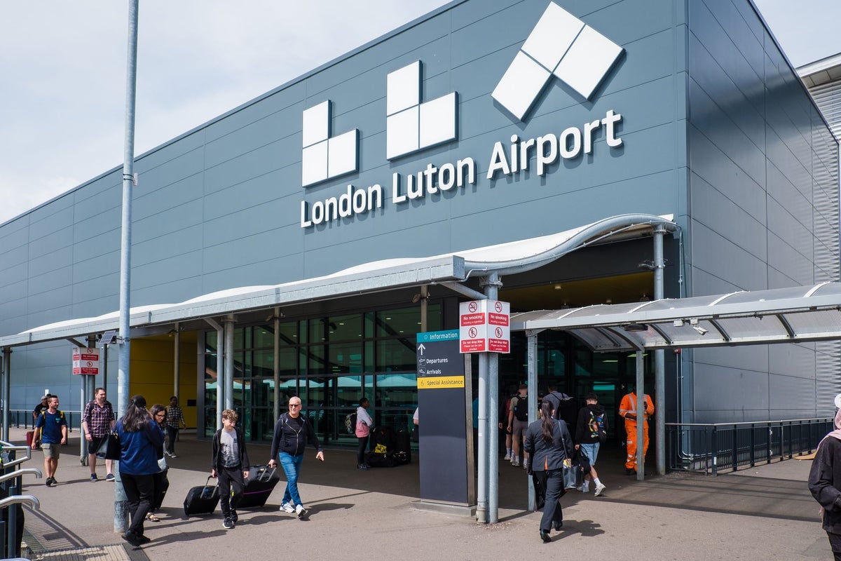 London airport defends drop-off prices after second hike in a year