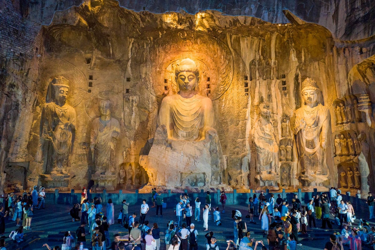 Night reveals beauty of Longmen Grottoes