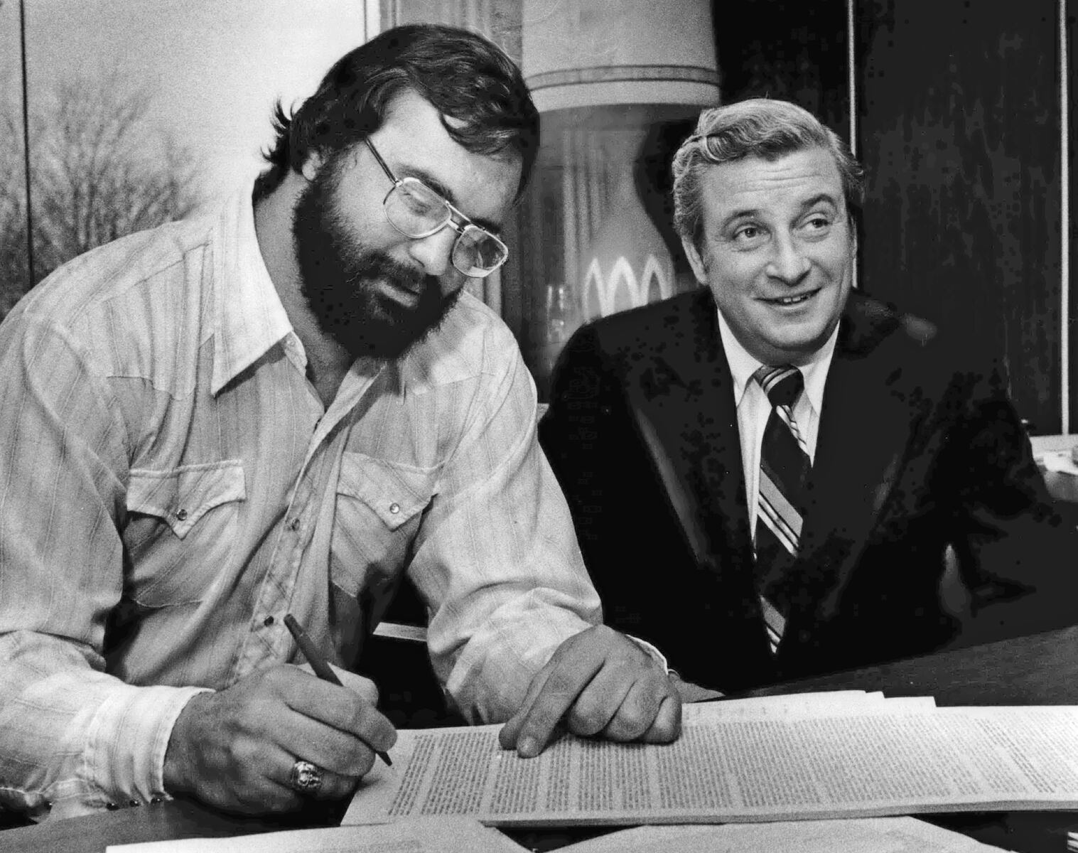 Texas football legend, ex-Browns, Patriots lineman dies at 78