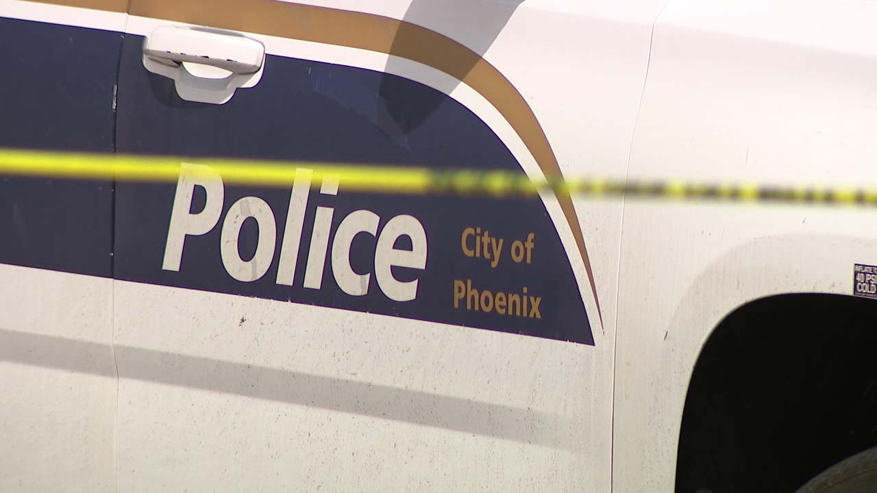 Man found dead inside Phoenix apartment