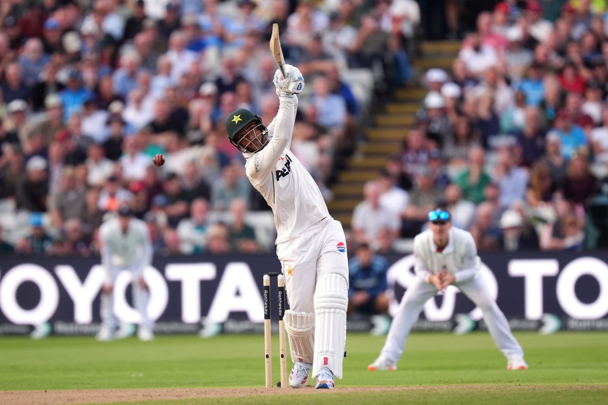England bowlers struggle as Pakistan finally show resilience at Edgbaston