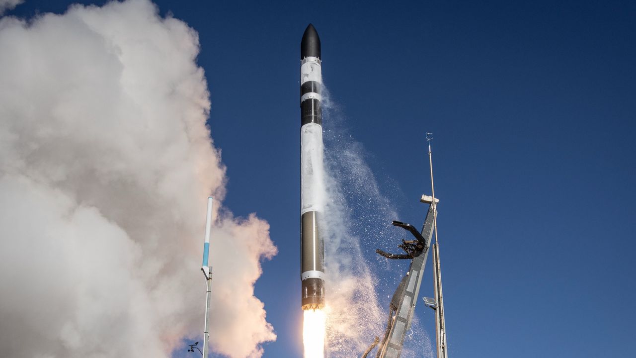 Rocket Lab launches mystery satellite to orbit for secret customer (photo)