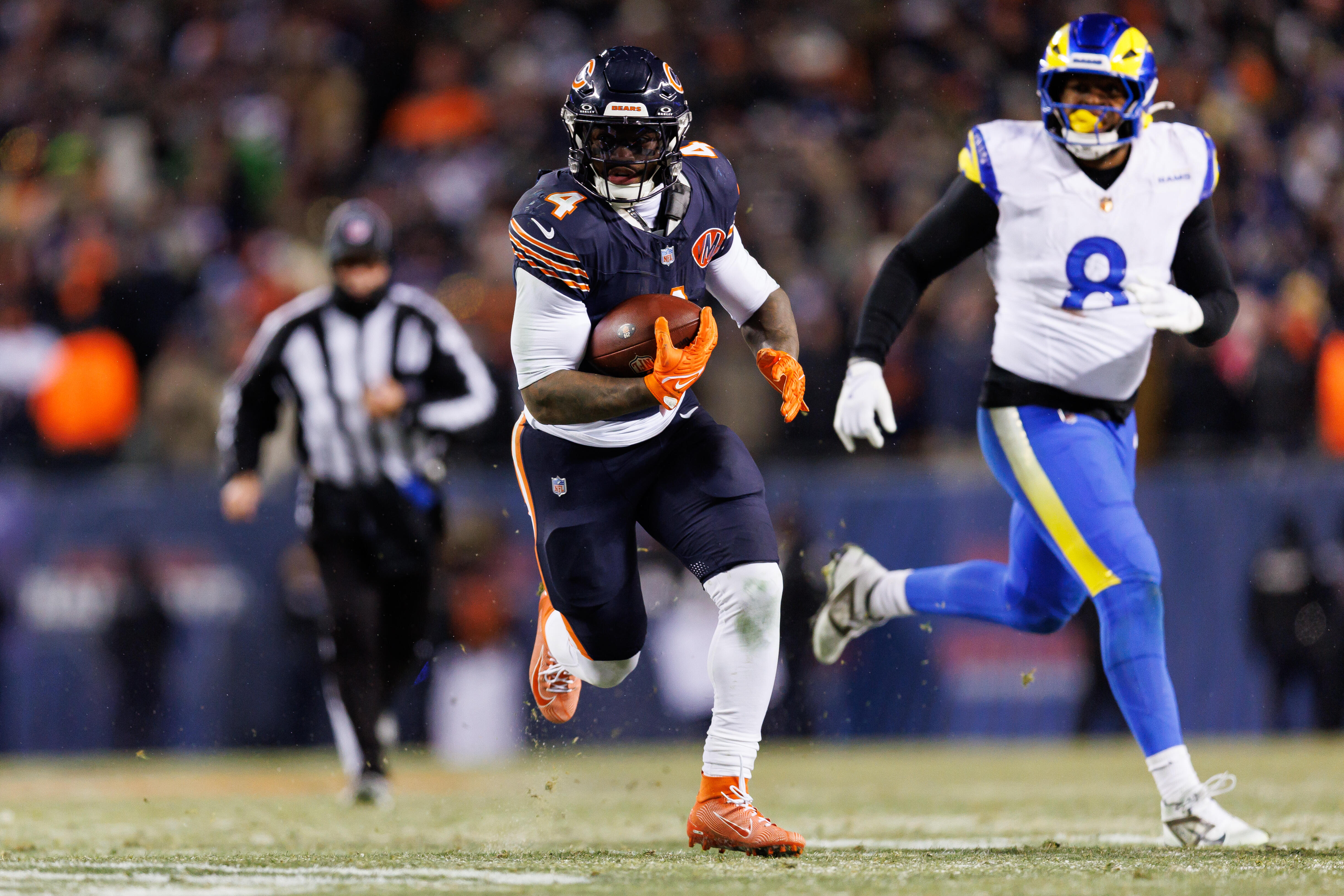 Bears re-sign RB D'Andre Swift to three-year, $33.75 million deal, per report