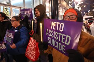 Judge denies bid to block Illinois’ medical aid-in-dying law