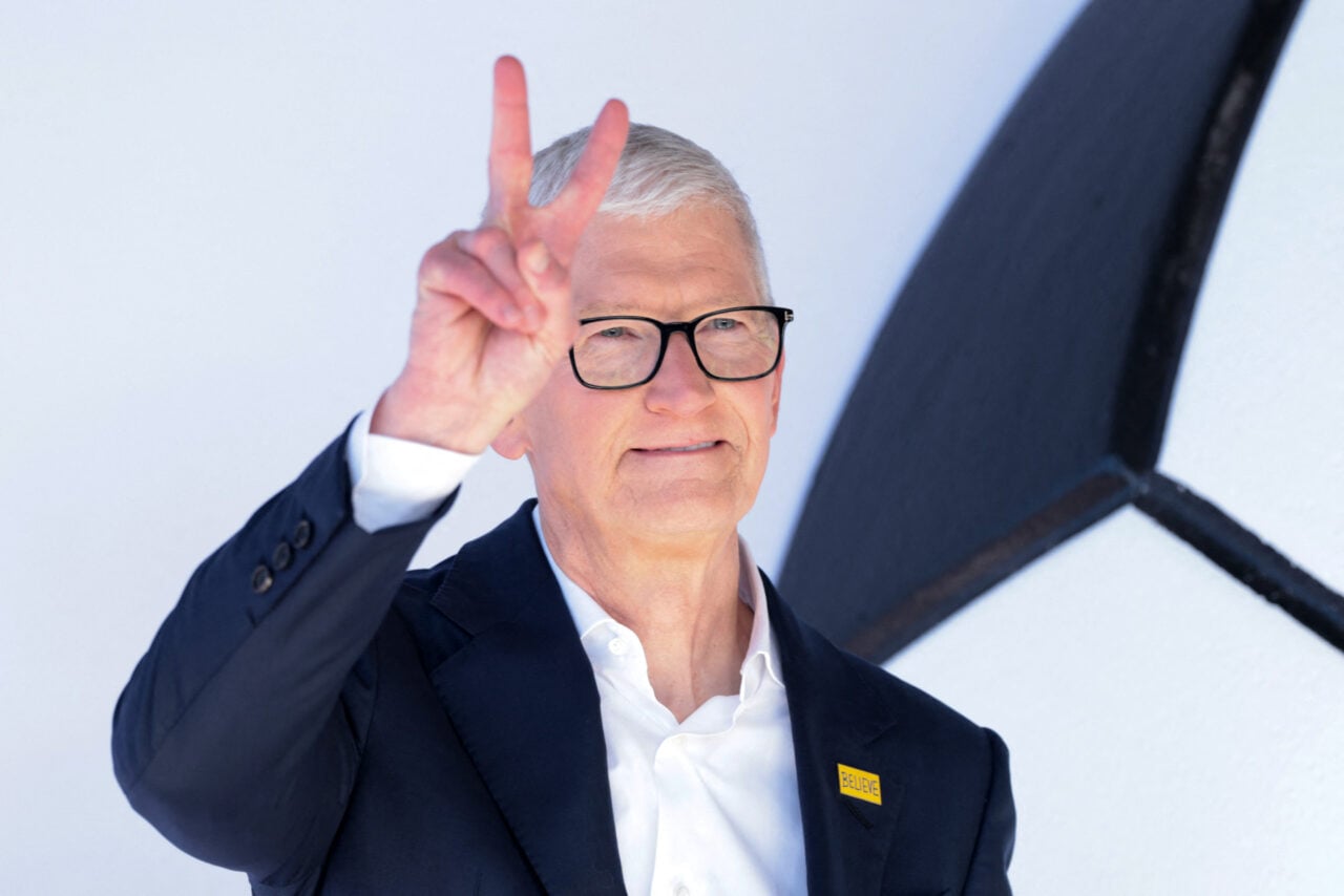 Samsung Does Tim Cook Dirty on His Way Out the Door