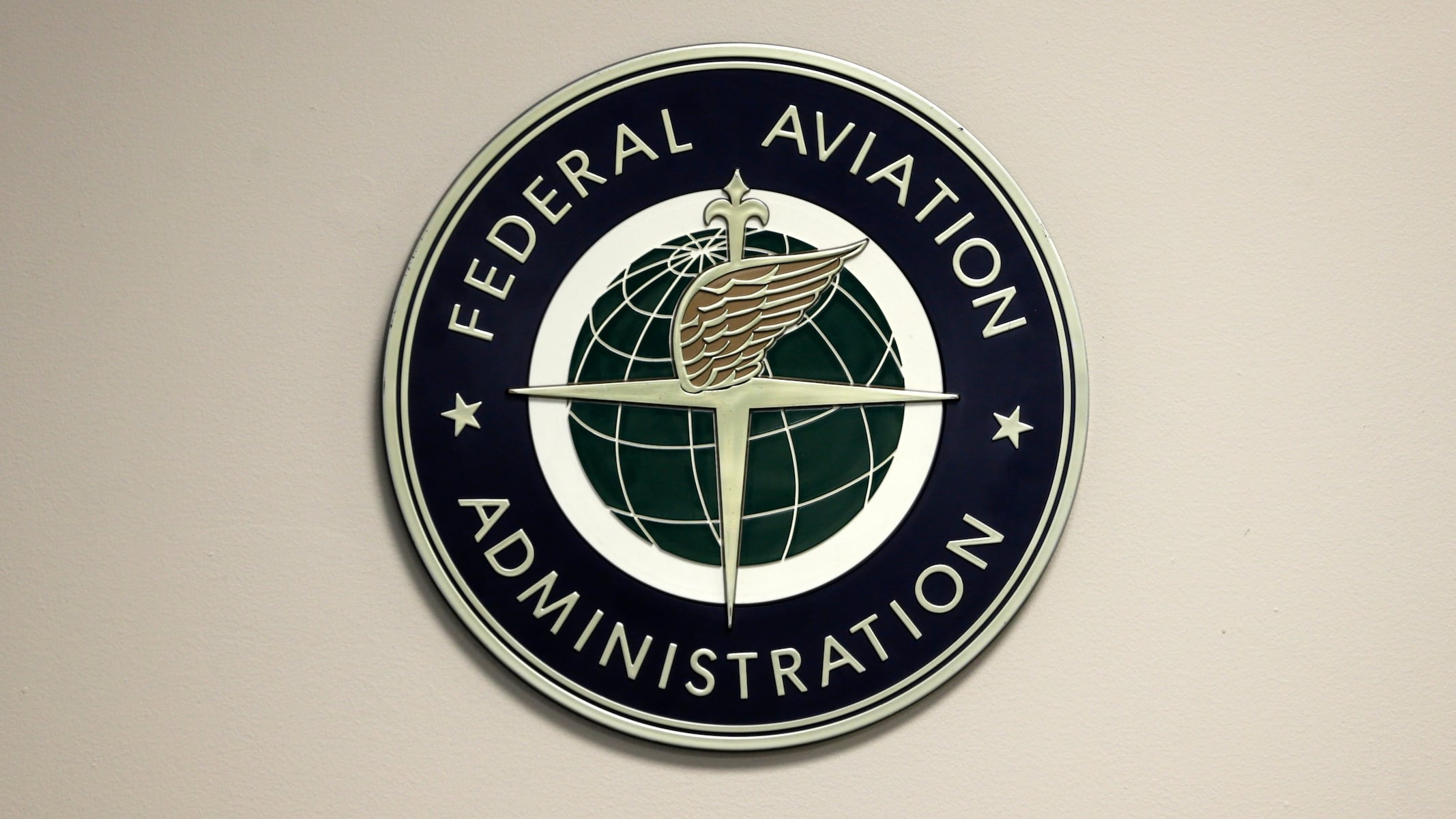 Stop holding back air traffic controllers’ pay raise, senators tell FAA boss