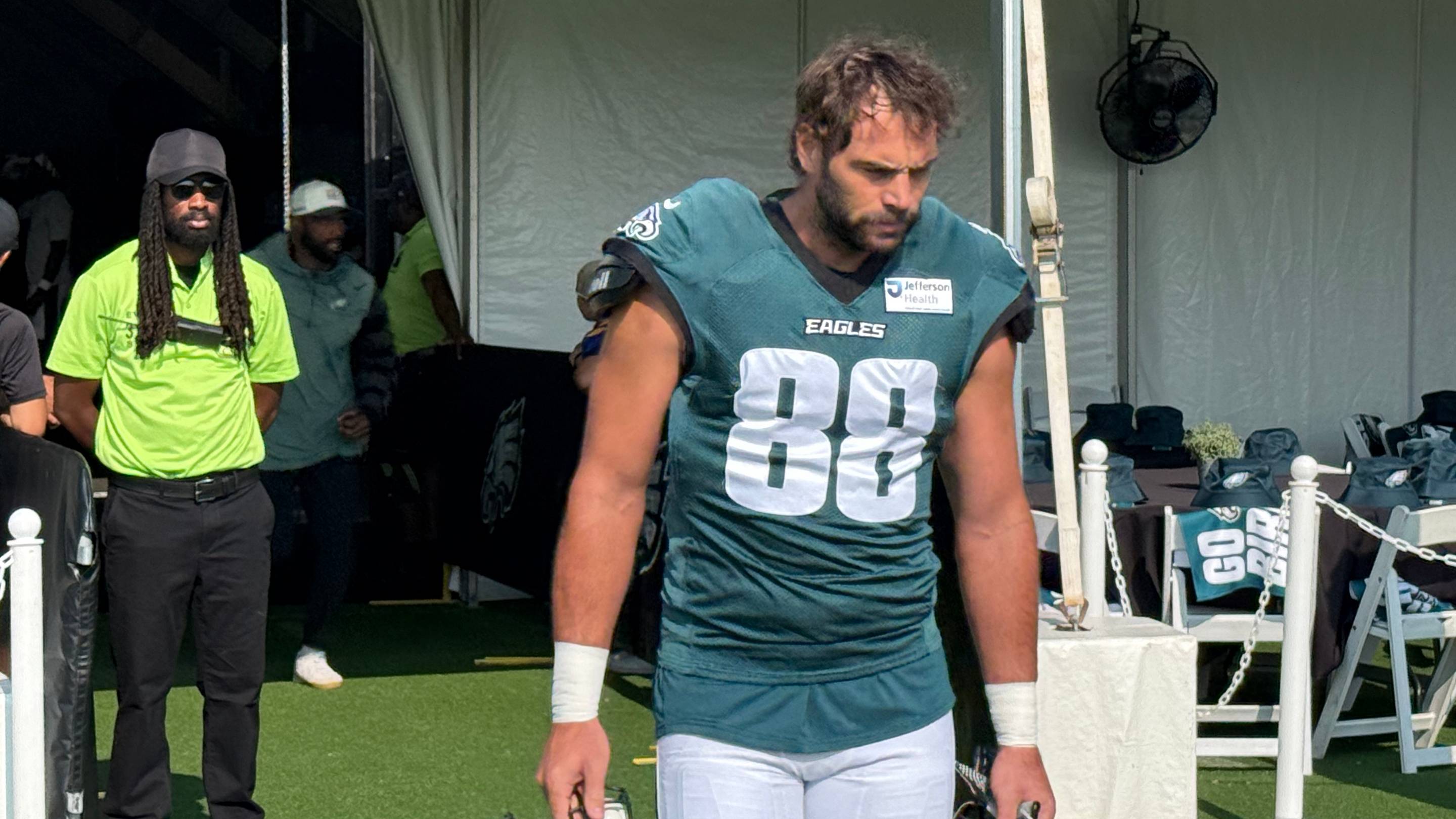 Inside Eagles Locker Room: Dallas Goedert Reflects, DeVonta Smith On WR Room
