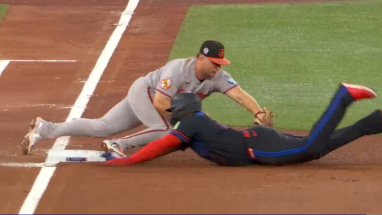 Orioles’ Basallo throws out Guerrero Jr. with pickoff at first