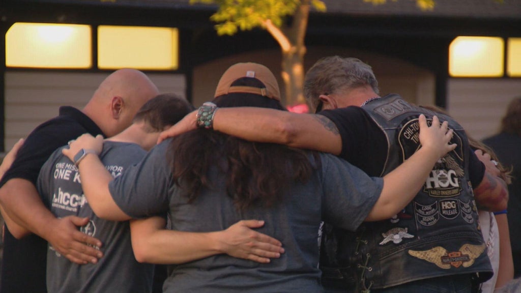 Frankfort residents hold vigil in wake of recent heartbreak for south suburban community