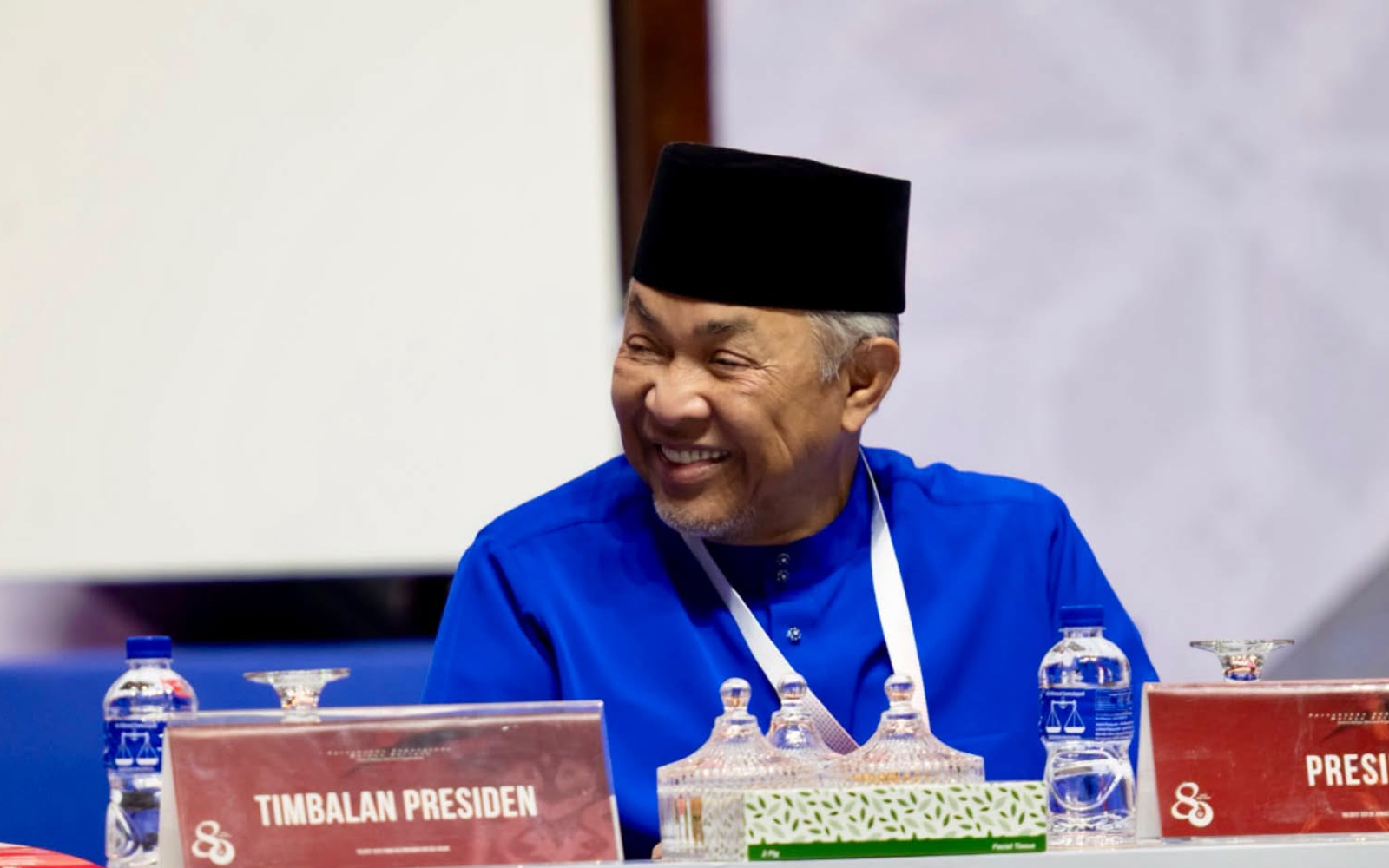 Zahid thanks followers ‘in country or abroad’ after Anwar’s ‘guru’ post