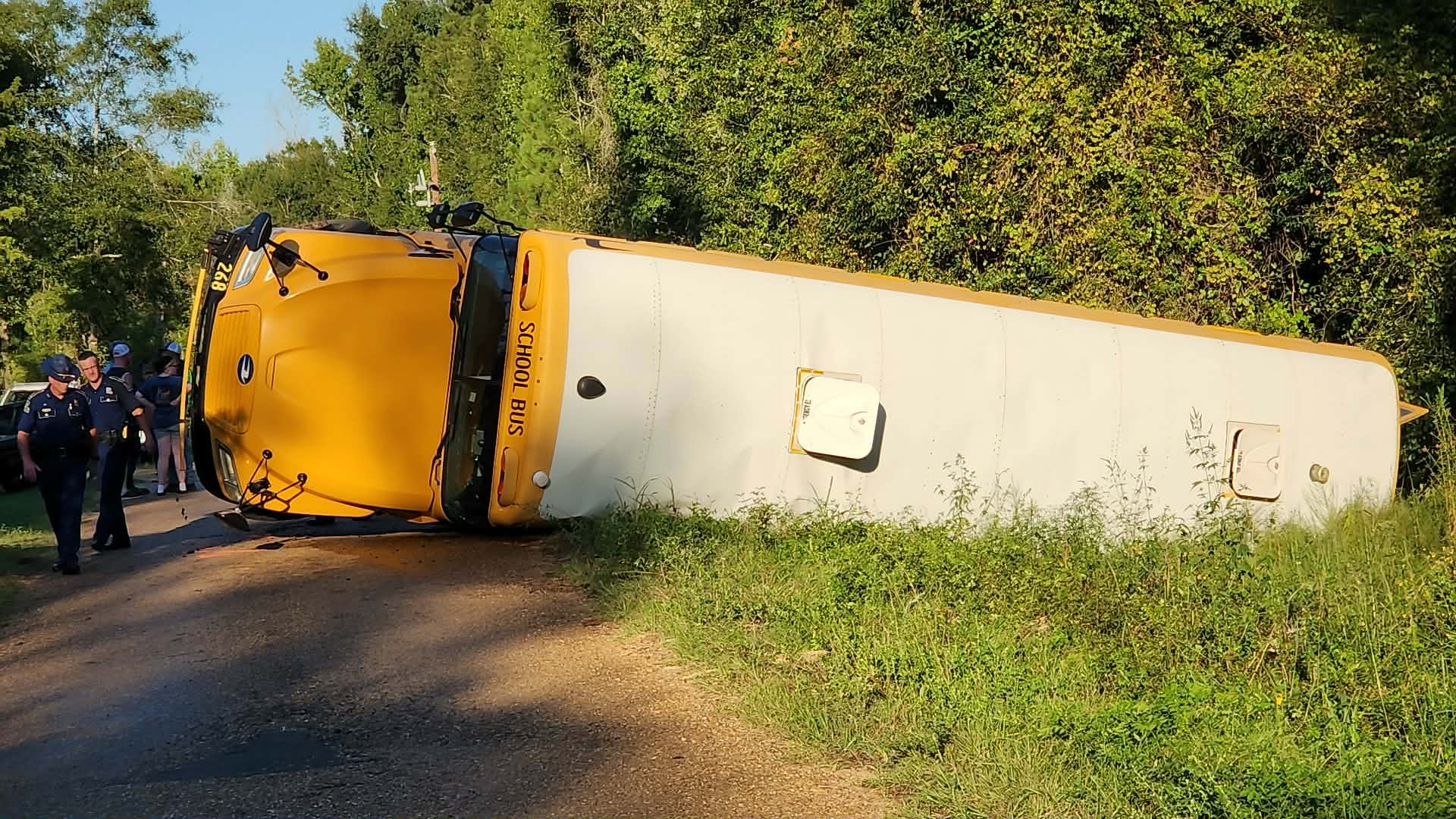 19 students sent to hospital following Louisiana school bus crash