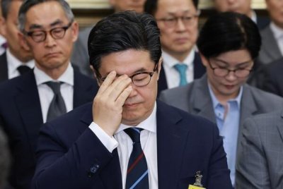 MBK chief faces prosecutors in Homeplus investigation