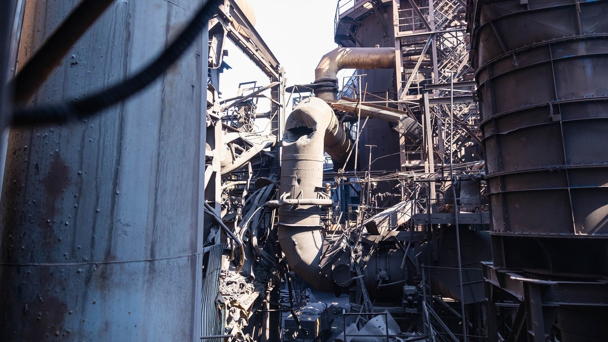 Russian ballistic missile strike hits Zaporizhstal plant