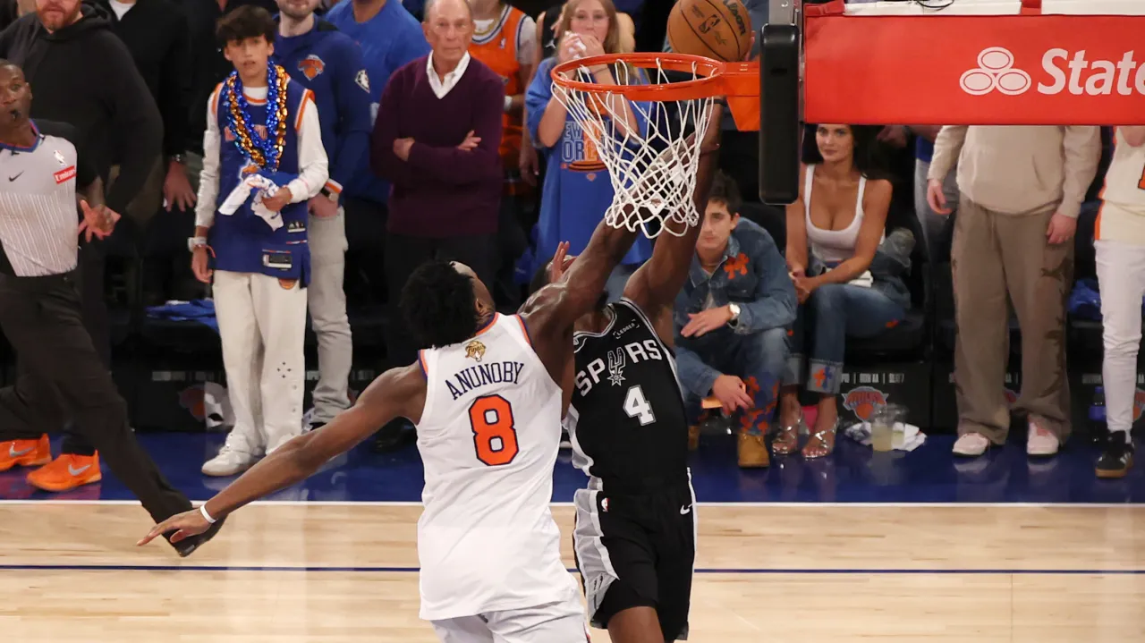 Spurs predicted to trade De'Aaron Fox for $457M scary veteran trio to pair with Victor Wembenyama