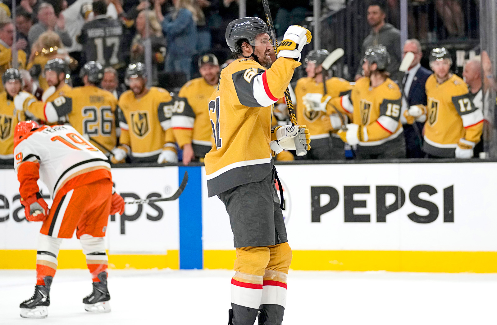 Golden Knights extend Mark Stone with a 2-year deal worth $9M per season