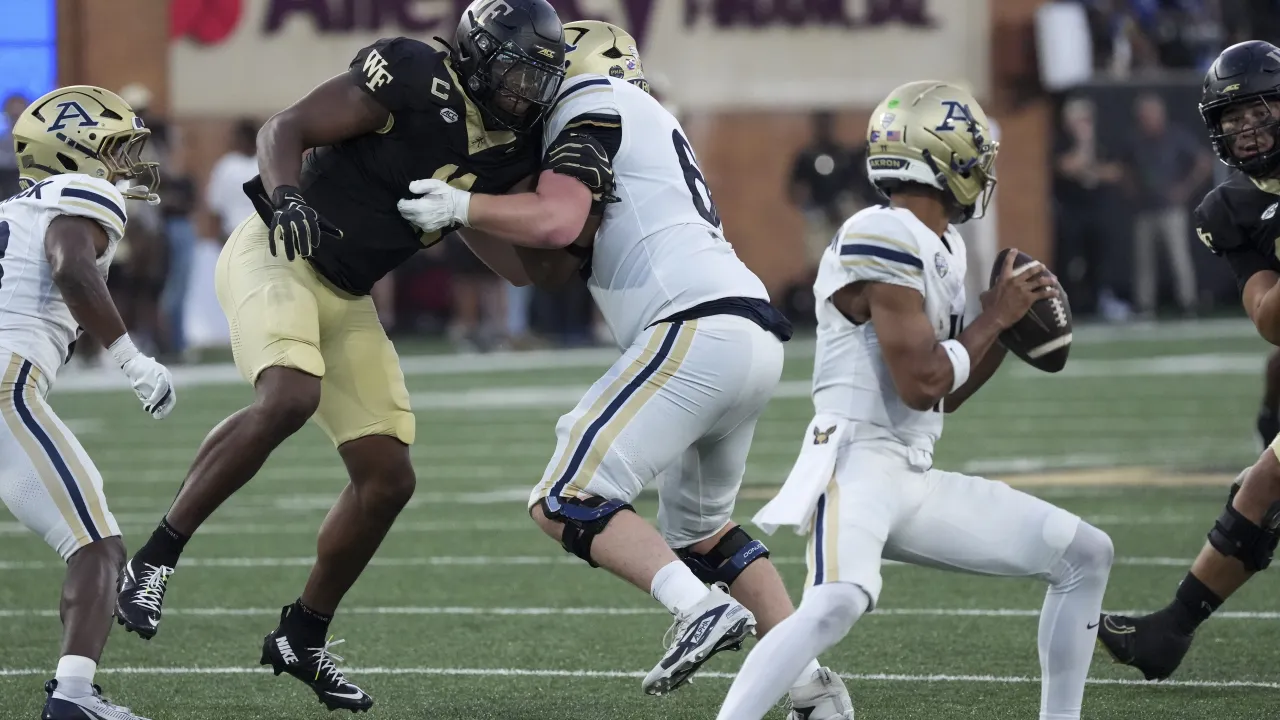 Akron's fan-scripted drive ends on disastrous fumble as 'OC for the Day' promotion ends in whimper